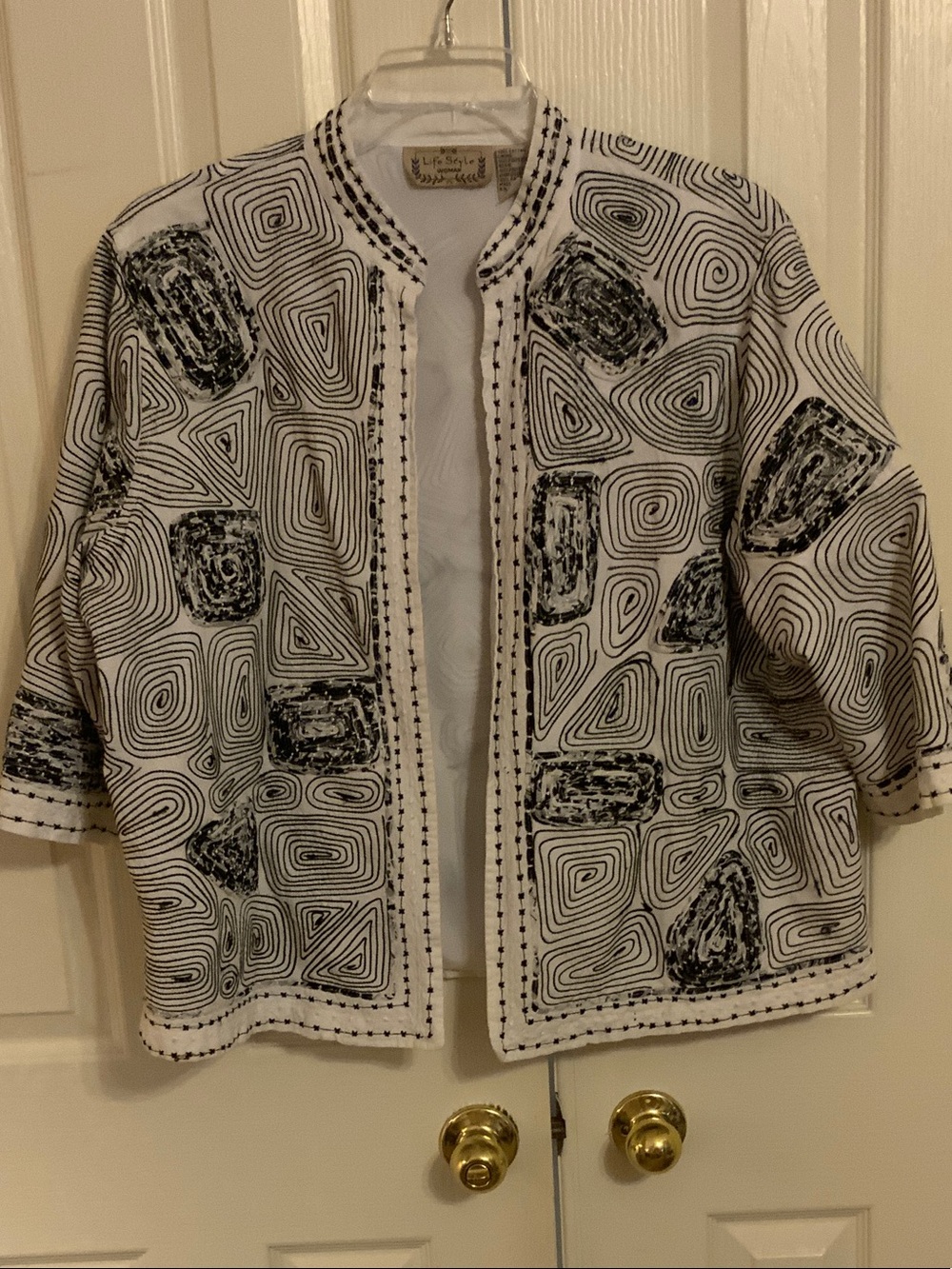 Life Style Women's White & Black Embnroidered Open Front Jacket - 2X